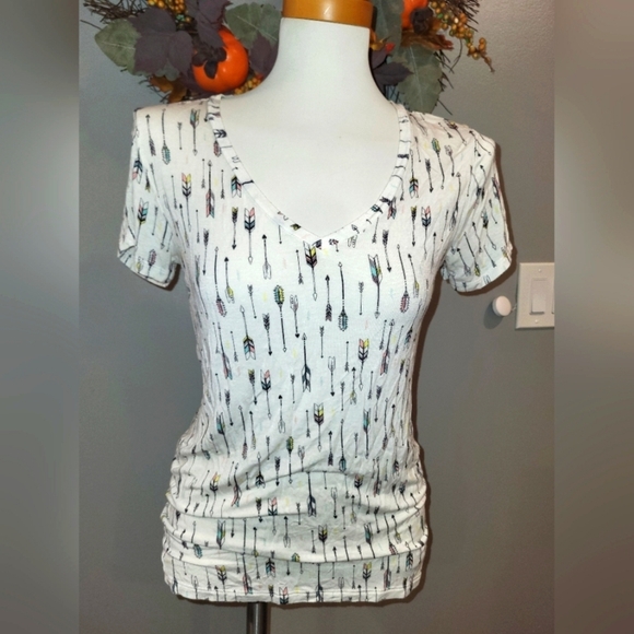 Mudd Tops - Arrow V-Neck Tee by Mudd